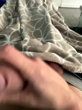 Snapshot of groschibre40100 chatting on 12-17-25, 01:17 groschibre40100 online show from 12-17-25, 01:17