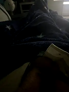 Snapshot of groschibre40100 chatting on 12-21-25, 11:01 groschibre40100 online show from 12-21-25, 11:01