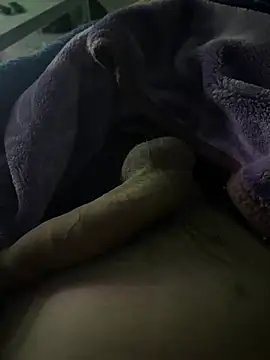 Snapshot of groschibre40100 chatting on 02-19-26, 12:39 groschibre40100 online show from 02-19-26, 12:39