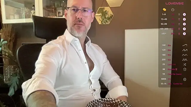 Snapshot of the_new_fit_rubinho chatting on 02-19-26, 08:43 the new fit rubinho online show from 02-19-26, 08:43