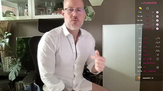 Snapshot of the_new_fit_rubinho chatting on 03-24-26, 08:30 the new fit rubinho online show from 03-24-26, 08:30