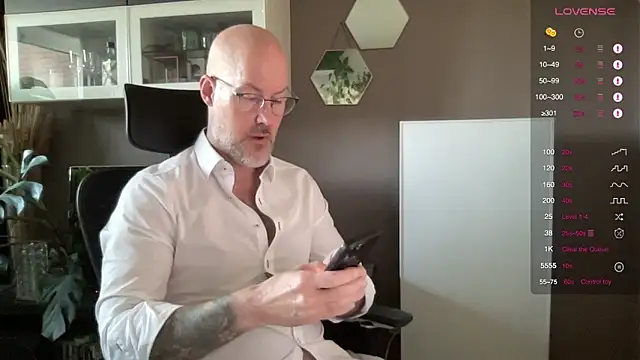 Snapshot of the_new_fit_rubinho chatting on 03-27-26, 06:52 the new fit rubinho online show from 03-27-26, 06:52