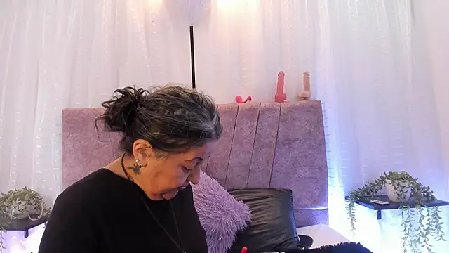 Snapshot of Victoriaa_Anderson chatting on 04-01-26, 02:14 Victoriaa Anderson online show from 04-01-26, 02:14