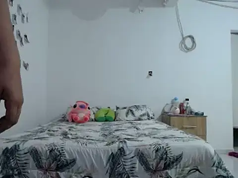 Snapshot of bellasarah2001 chatting on 11-19-25, 10:10 bellasarah2001 online show from 11-19-25, 10:10