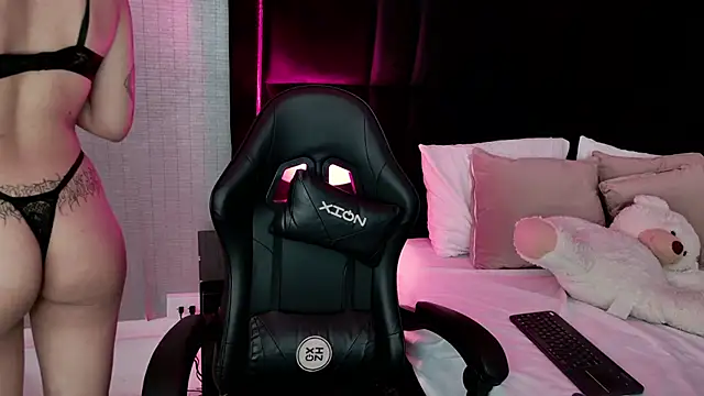 EllaEvanz online show from 11-26-25, 07:37