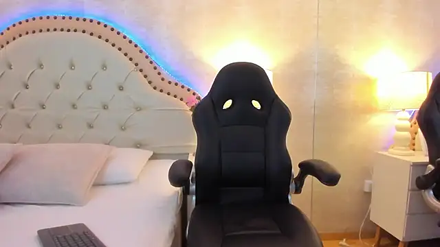 EllaEvanz online show from 12-04-25, 06:27