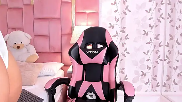 EllaEvanz online show from 01-17-26, 08:23