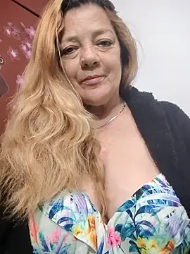 karlaanqui1 online show from 06-15-26, 08:38