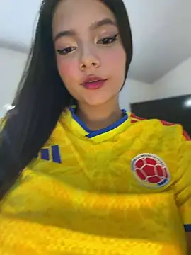 Snapshot of EmmiiGlow chatting on 06-28-26, 03:01 EmmiiGlow online show from 06-28-26, 03:01
