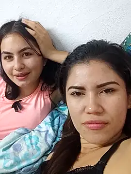 Snapshot of 2siluetas_seductoras chatting on 11-15-25, 03:26 2siluetas seductoras online show from 11-15-25, 03:26