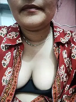 Snapshot of minni64207 chatting on 05-19-26, 10:21 minni64207 online show from 05-19-26, 10:21