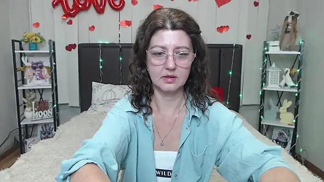 Snapshot of RoseHille chatting on 05-24-26, 05:12 RoseHille online show from 05-24-26, 05:12