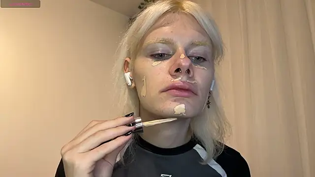 MollyChloe online show from 11-20-25, 06:18