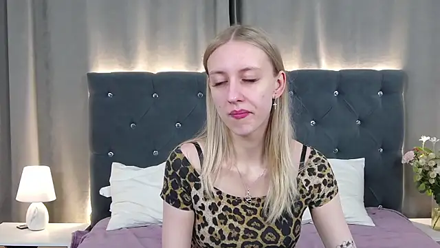 Snapshot of RachaelCute chatting on 04-17-26, 04:15 RachaelCute online show from 04-17-26, 04:15