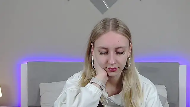 Snapshot of RachaelCute chatting on 04-25-26, 11:13 RachaelCute online show from 04-25-26, 11:13