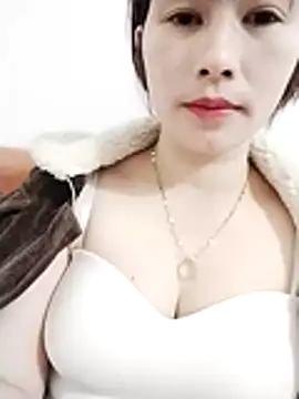 Swan-white123 online show from 01-06-26, 04:43