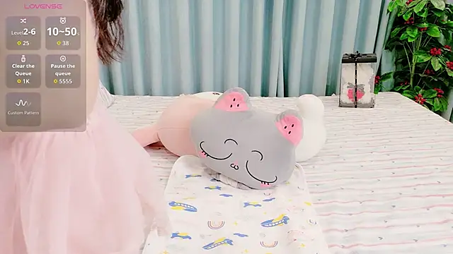 Snapshot of lunasexy_9x chatting on 06-14-26, 03:25 lunasexy 9x online show from 06-14-26, 03:25