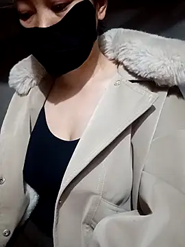 thuy-kieu online show from 11-19-25, 03:17