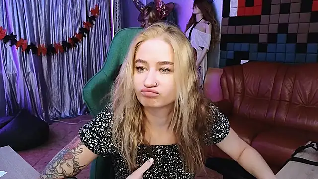 LeilaUvrays online show from 11-10-25, 01:43