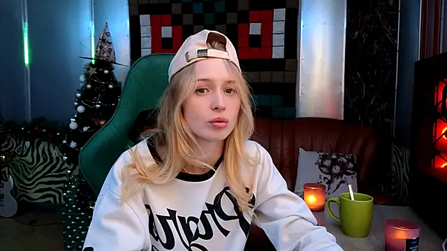 CarolineDjein online show from 12-22-25, 06:27