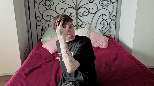 Danny loves Mary online show from 05-08-26, 02:06
