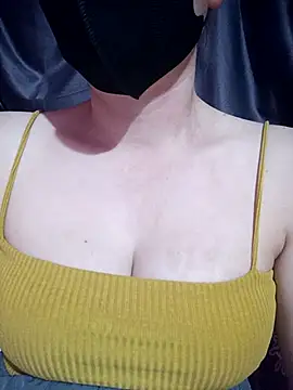 Snapshot of MiHeni chatting on 04-16-26, 04:30 MiHeni online show from 04-16-26, 04:30
