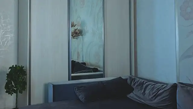 Snapshot of SecretVenom chatting on 11-15-25, 08:11 SecretVenom online show from 11-15-25, 08:11