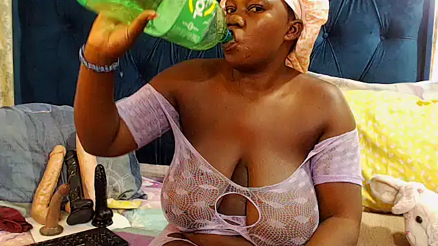 Snapshot of DarkCherryx chatting on 02-15-26, 09:52 DarkCherryx online show from 02-15-26, 09:52