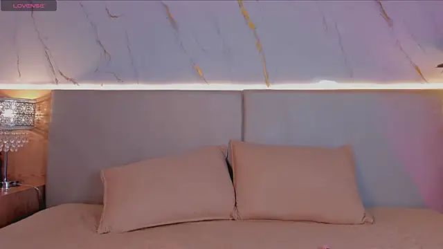 april grey11 online show from 11-25-25, 08:20