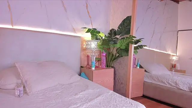 april grey11 online show from 12-19-25, 06:37