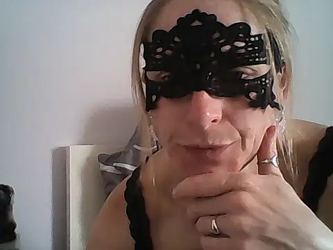 Snapshot of MelleEloa chatting on 06-11-26, 01:20 MelleEloa online show from 06-11-26, 01:20