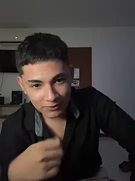 Snapshot of Santiagooo1233 chatting on 03-01-26, 04:14 Santiagooo1233 online show from 03-01-26, 04:14