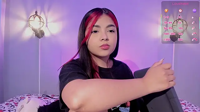 Snapshot of Stephany-roses- chatting on 03-07-26, 11:24 Stephany-roses- online show from 03-07-26, 11:24