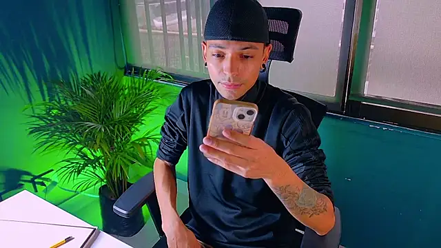 Snapshot of Imtavo chatting on 02-18-26, 02:24 Imtavo online show from 02-18-26, 02:24
