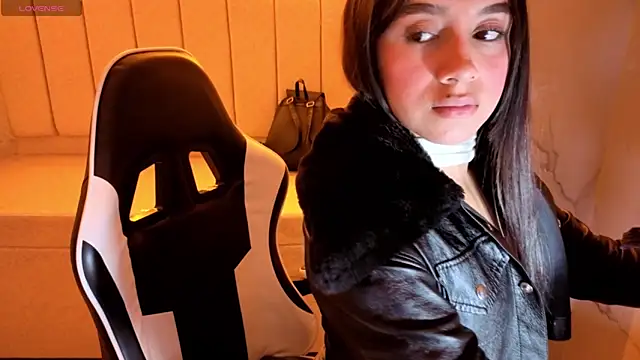 Juliana Tx online show from 11-25-25, 02:55