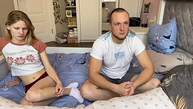 Daisy Couple online show from 01-18-26, 07:34