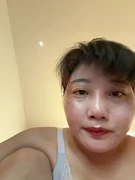 Snapshot of Nuomi6 chatting on 07-16-26, 02:17 Nuomi6 online show from 07-16-26, 02:17