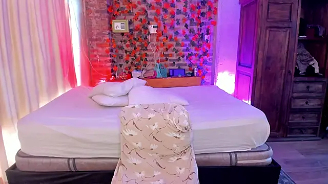 LaGoldenBitch online show from 11-22-25, 04:28