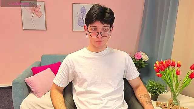 LiamRivers online show from 11-12-25, 02:06