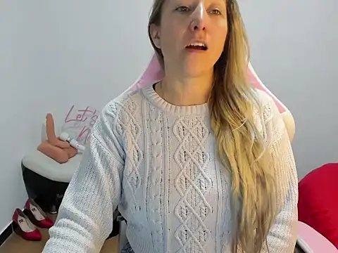 Snapshot of chrystal_sl852 chatting on 11-28-25, 12:57 chrystal sl852 online show from 11-28-25, 12:57