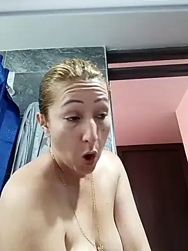 Snapshot of chrystal_sl852 chatting on 12-17-25, 02:23 chrystal sl852 online show from 12-17-25, 02:23