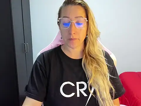 Snapshot of chrystal_sl852 chatting on 02-08-26, 02:26 chrystal sl852 online show from 02-08-26, 02:26