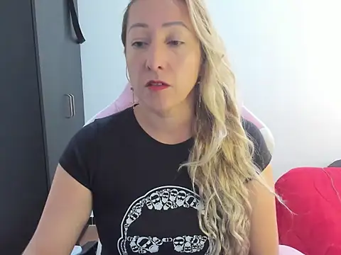 Snapshot of chrystal_sl852 chatting on 02-12-26, 02:45 chrystal sl852 online show from 02-12-26, 02:45