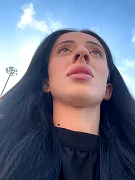 Snapshot of Littletop chatting on 11-13-25, 08:46 Littletop online show from 11-13-25, 08:46