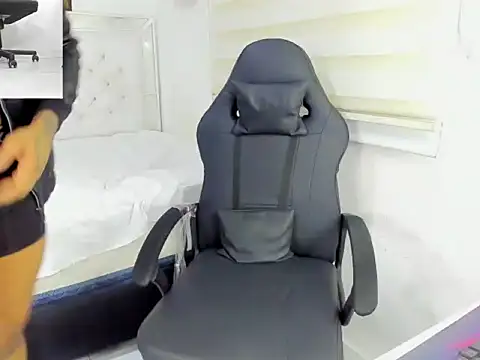 master leather online show from 12-03-25, 06:50