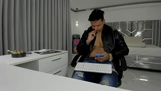 master leather online show from 04-29-26, 03:49