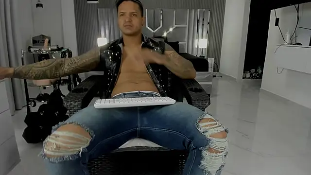 master leather online show from 06-25-26, 02:11