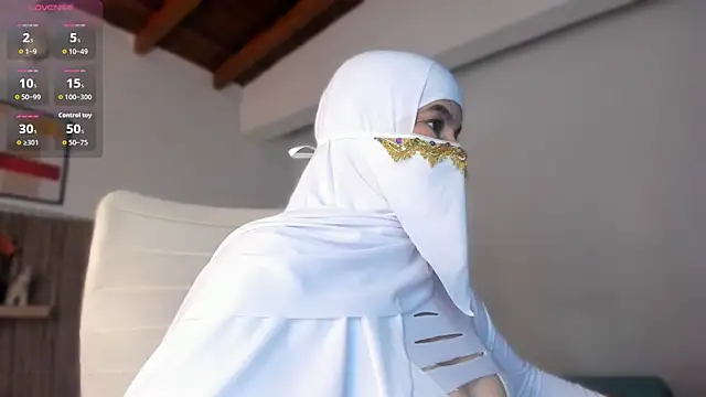 Hannaa Dolly online show from 11-18-25, 03:01