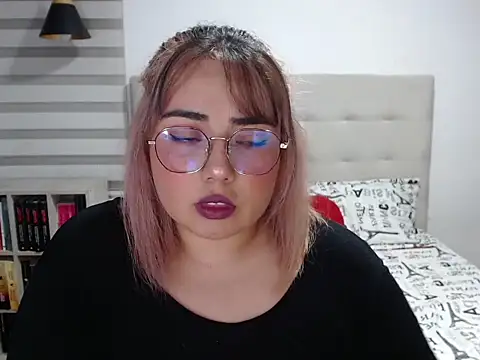 YiniBelle online show from 04-08-26, 02:55