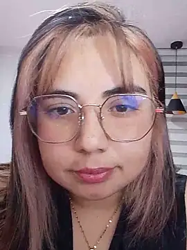 YiniBelle online show from 04-11-26, 11:09